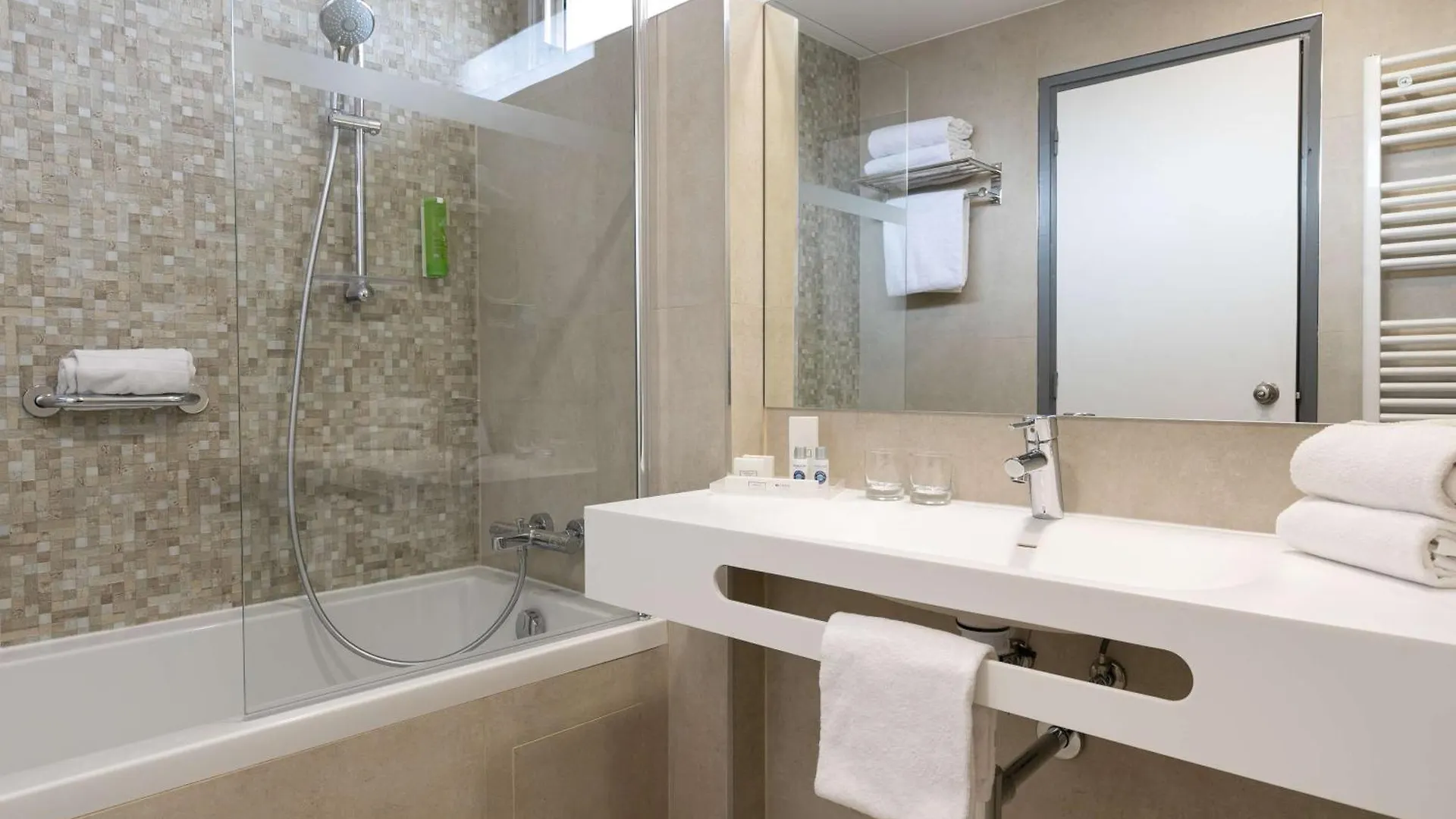 Best Western Hotel Mediterranee Menton 3*,  France